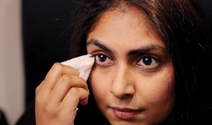 Use Eyelid Wipes Thumb